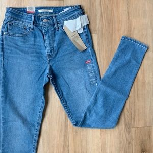 Levi's 721 High Rise Skinny Light Wash 29x30